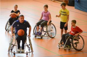 Pralympischer Tag 2015 der Mary-Poppins Grundschule, Rollstuhl-Basketball