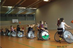 Pralympischer Tag 2015 der Mary-Poppins Grundschule, Rollstuhl-Basketball