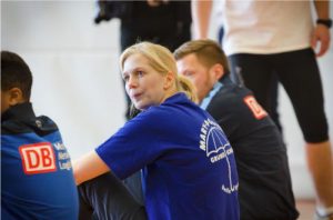 Pralympischer Tag 2015 der Mary-Poppins Grundschule, Sitzvolleyball